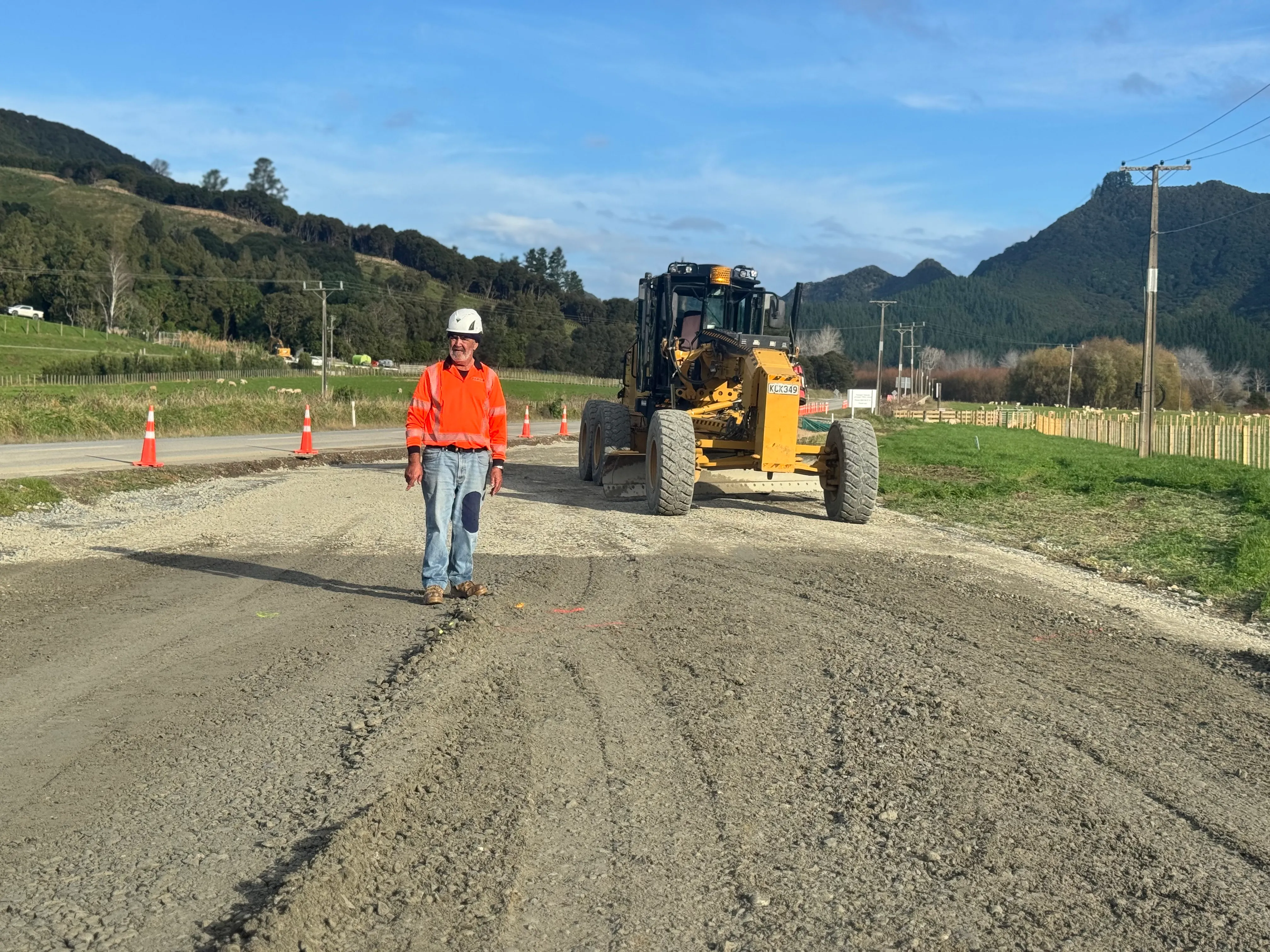 Parata worker with equipment